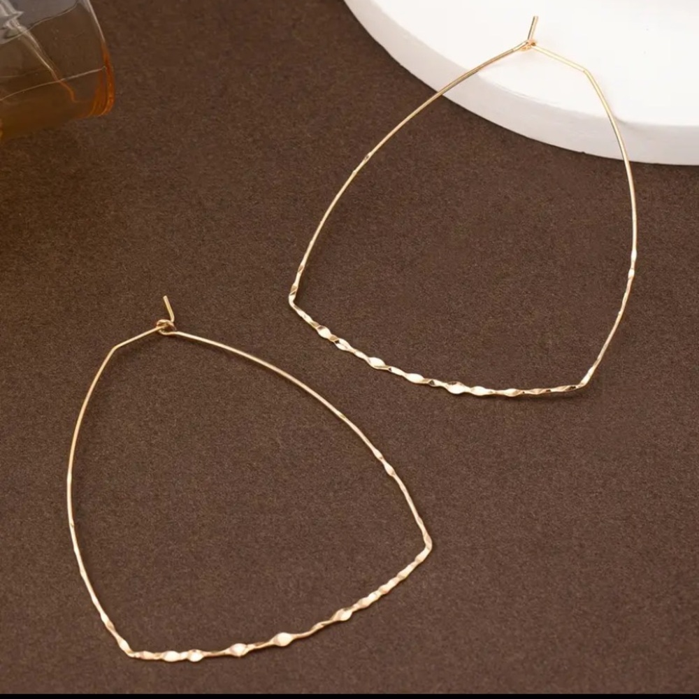 BOGO! Dainty Thin Hoop teardrop Dangle Earrings in Gold Color - NEW Boutique - Picture 2 of 6